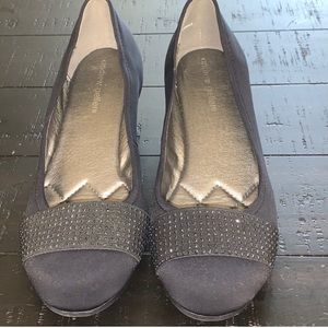 Excellent Preowned Condition Andrew Geller Wedge Shoes Size 8.